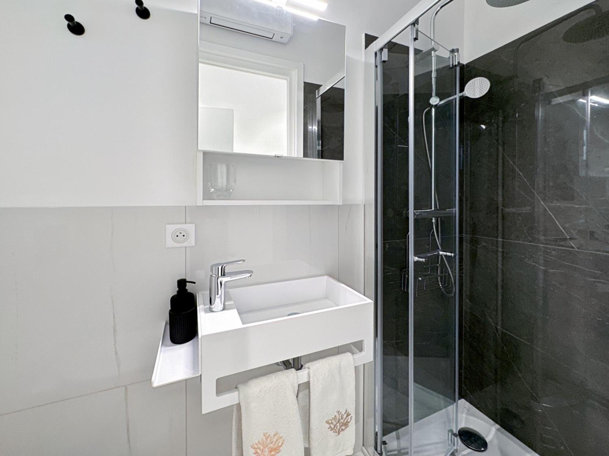 Tivoli Monaco: Renovated 2-Bedroom with Terrace near Monte Carlo Beausoleil Exterior photo